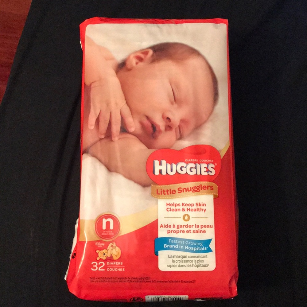 newborn Huggies diaper 32 count